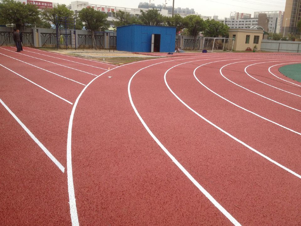 城南学校混合型塑胶跑道划线完成部分
