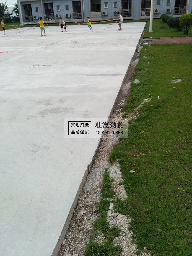 广州南沙植之元 刚做好的篮球场混凝土基础 .jpg