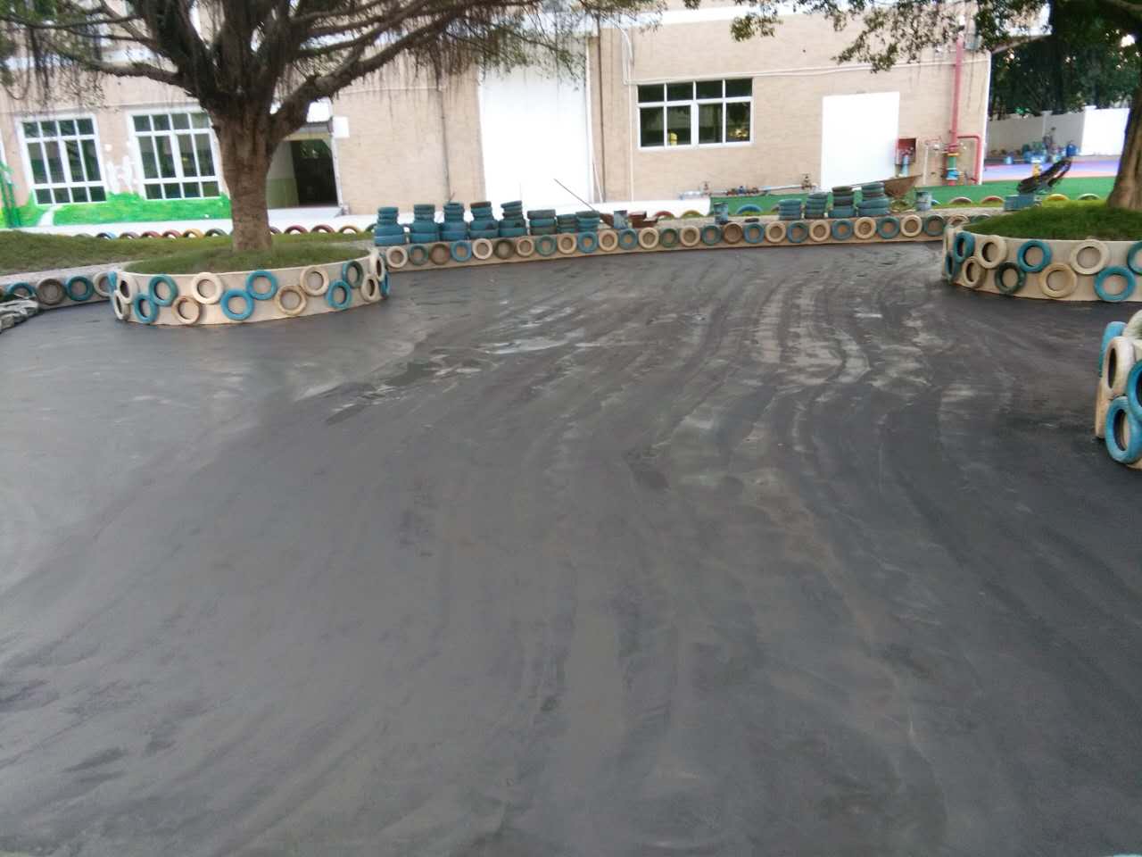 德福幼儿园卡丁车地面 丙烯酸中涂施工