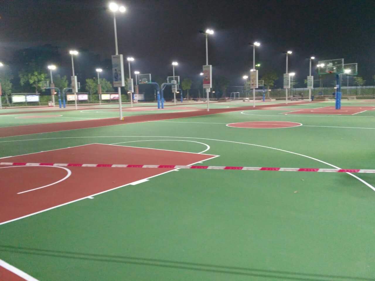 西区文化休闲公园篮球场改造完工