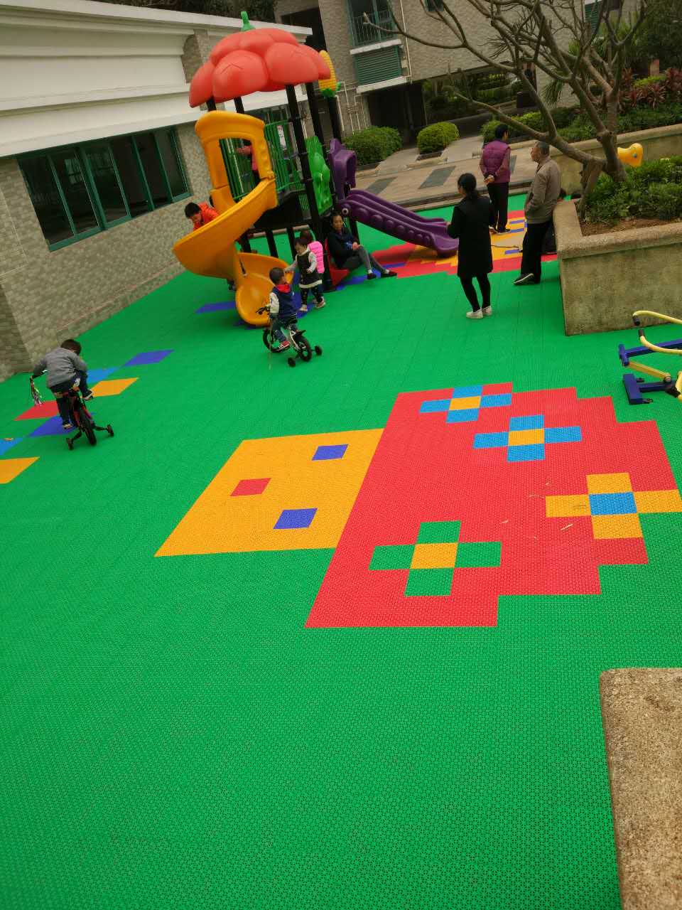 儿童游乐区塑胶地面