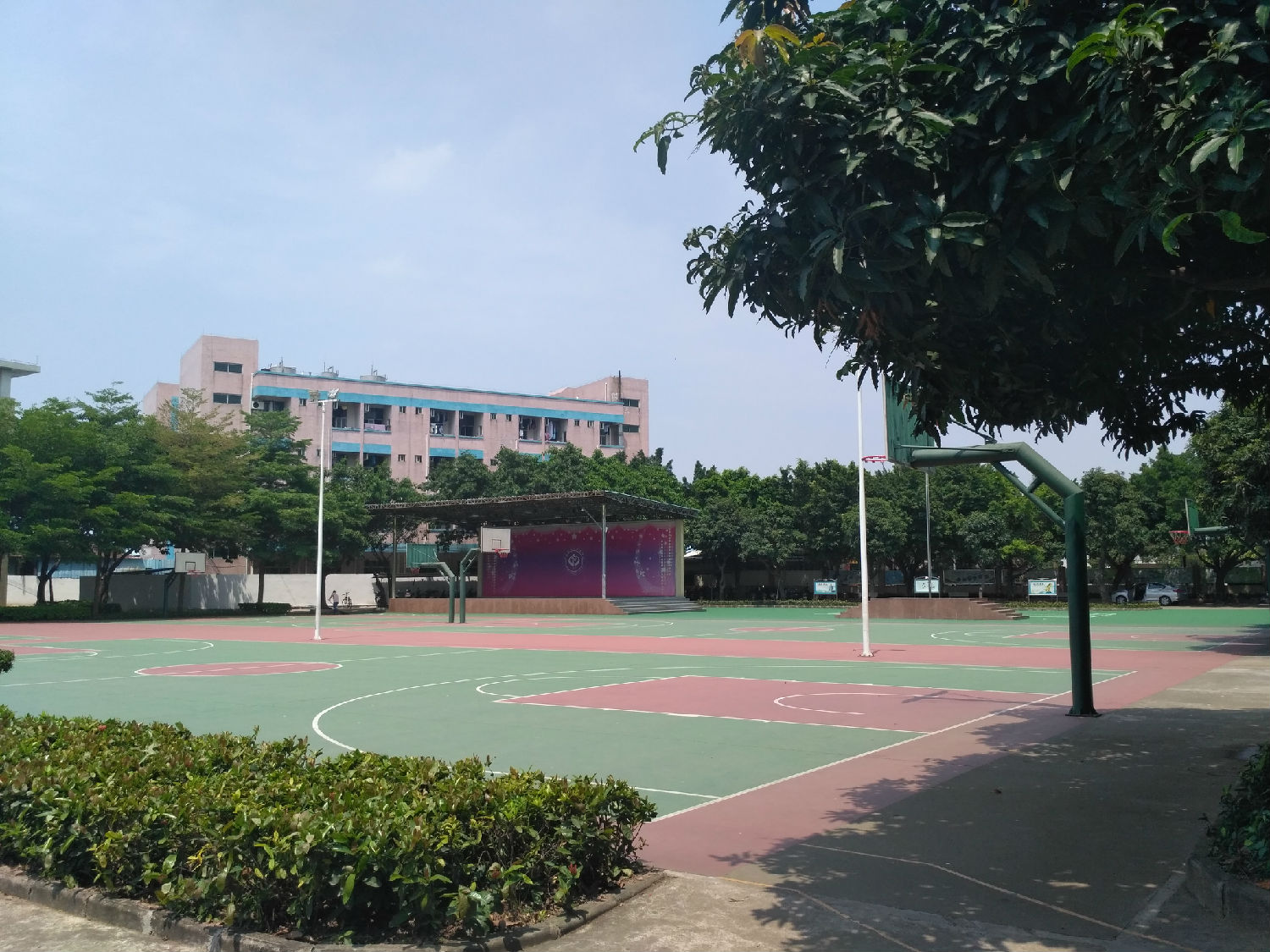 东升镇桦珑学校 丙烯酸篮球场