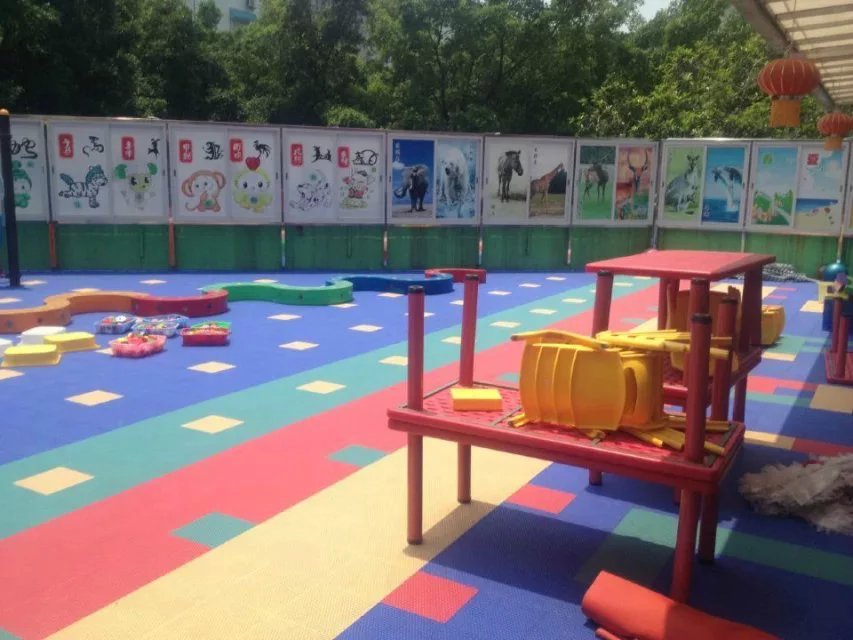 富华幼儿园室外拼装地板
