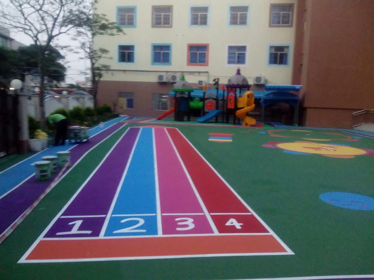 唯可儿幼儿园 彩色跑道