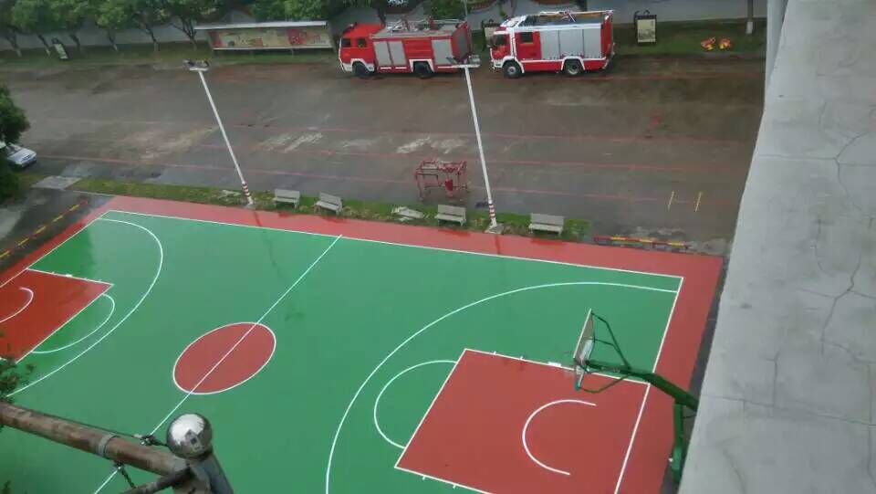 珠海九州吉大消防支队丙烯酸篮球场顺利完工！