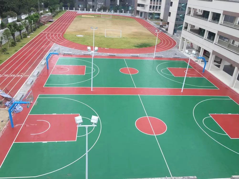和冷空气的一场“赛跑”——壮宸公司珠海香洲二十二小学塑胶球场施工！